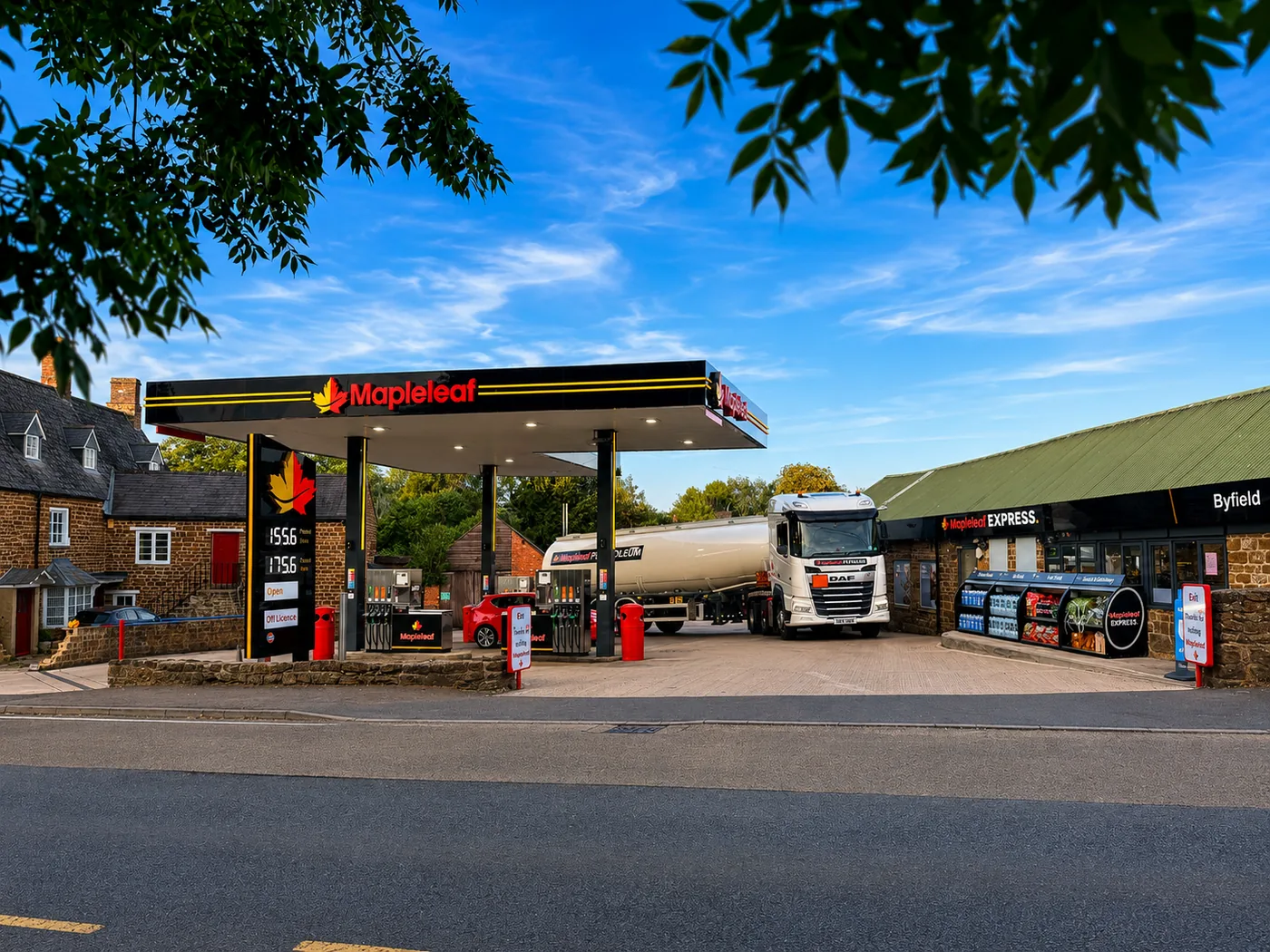 Mapleleaf Express forecourt